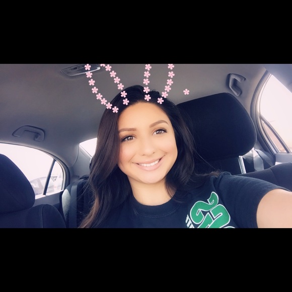 Meet your Posher, Angelina - Picture 1 of 1